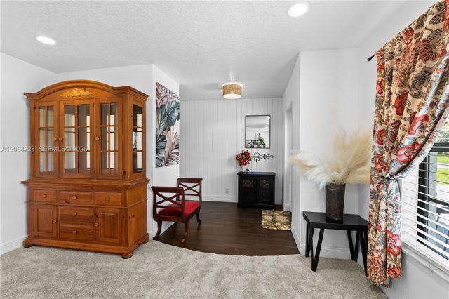 5680 SW 9th St, Plantation, FL 33317