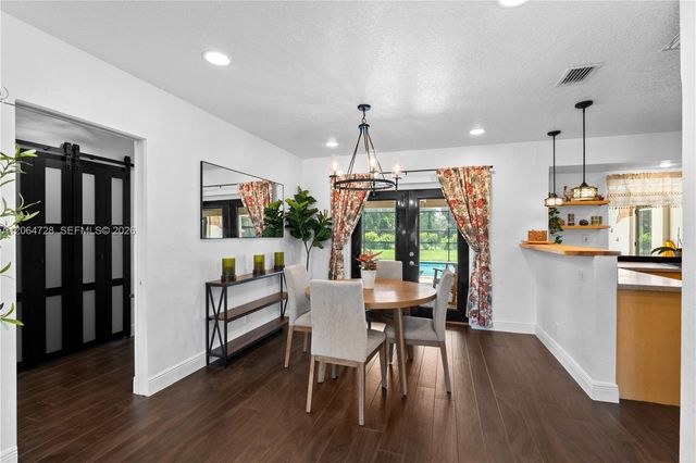 5680 SW 9th St, Plantation, FL 33317