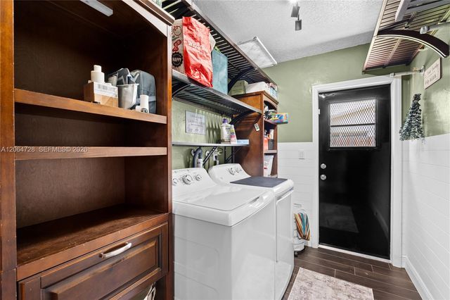 5680 SW 9th St, Plantation, FL 33317