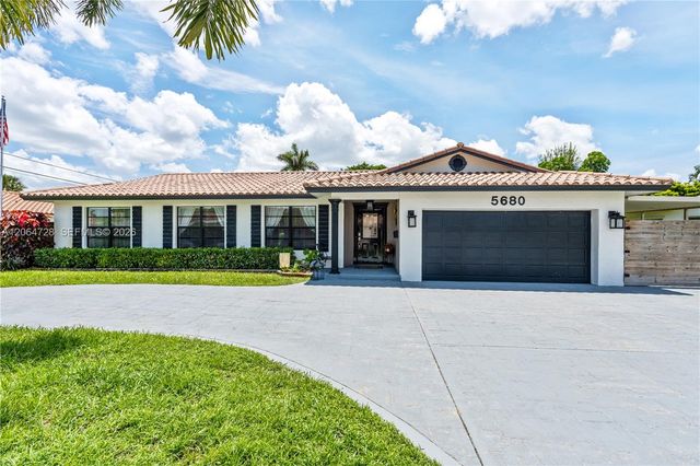 5680 SW 9th St, Plantation, FL 33317