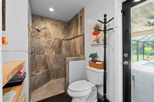 5680 SW 9th St, Plantation, FL 33317