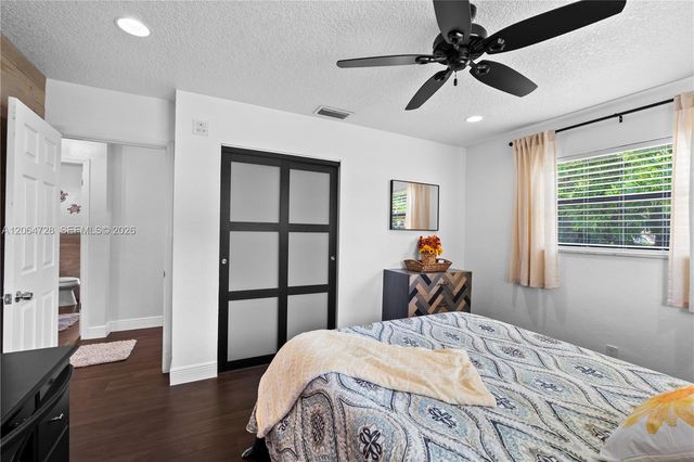 5680 SW 9th St, Plantation, FL 33317