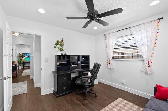 5680 SW 9th St, Plantation, FL 33317