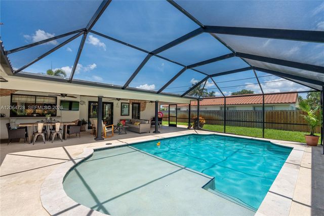 5680 SW 9th St, Plantation, FL 33317