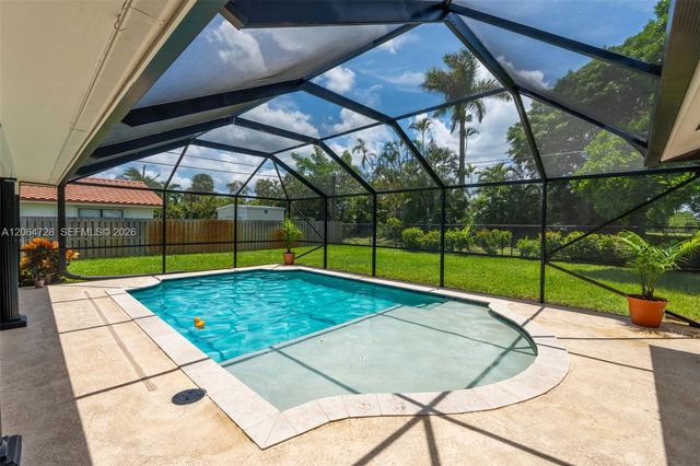 5680 SW 9th St, Plantation, FL 33317