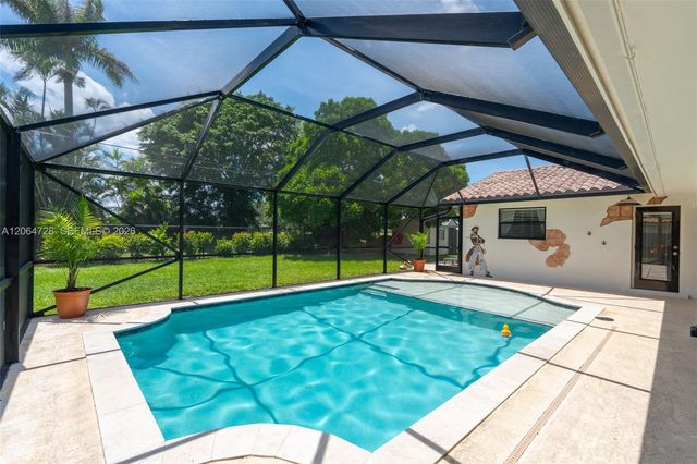 5680 SW 9th St, Plantation, FL 33317