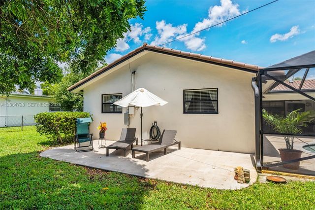 5680 SW 9th St, Plantation, FL 33317
