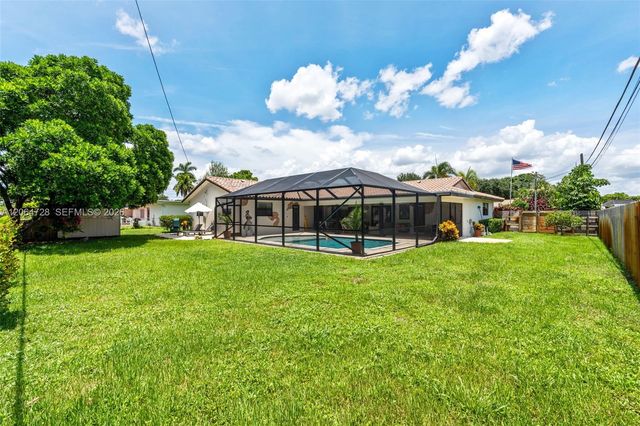 5680 SW 9th St, Plantation, FL 33317