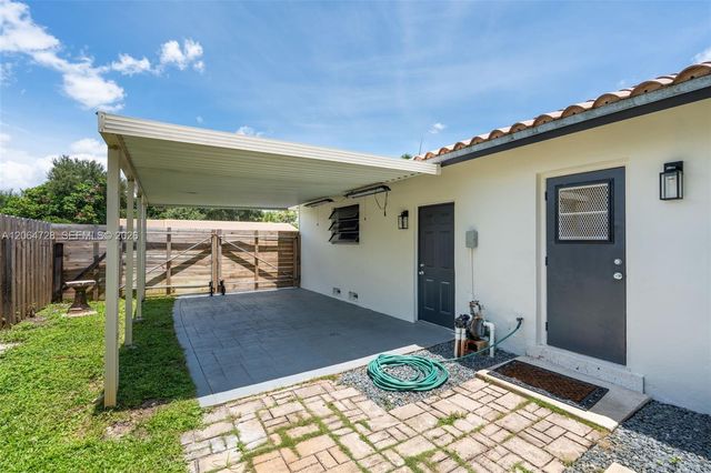 5680 SW 9th St, Plantation, FL 33317
