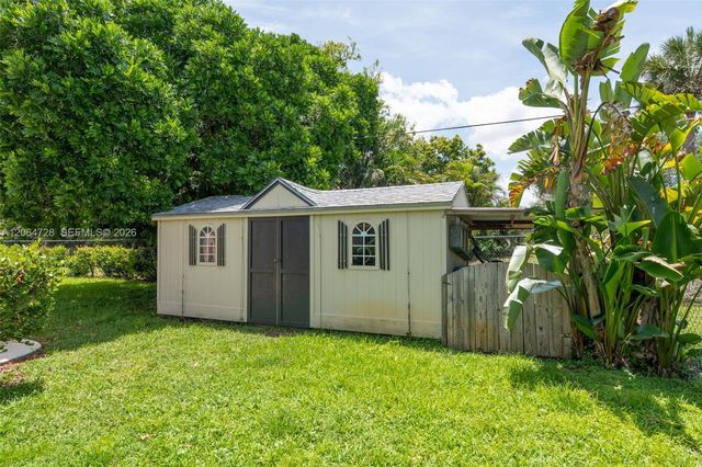 5680 SW 9th St, Plantation, FL 33317