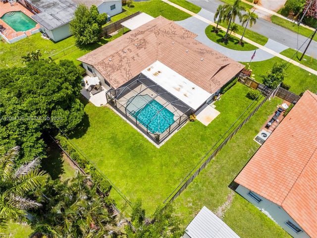 5680 SW 9th St, Plantation, FL 33317