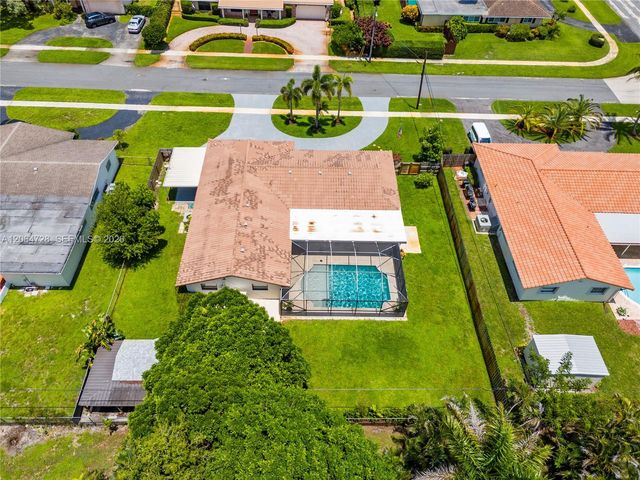 5680 SW 9th St, Plantation, FL 33317