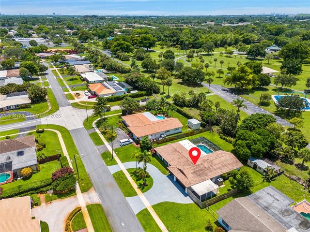 5680 SW 9th St, Plantation, FL 33317