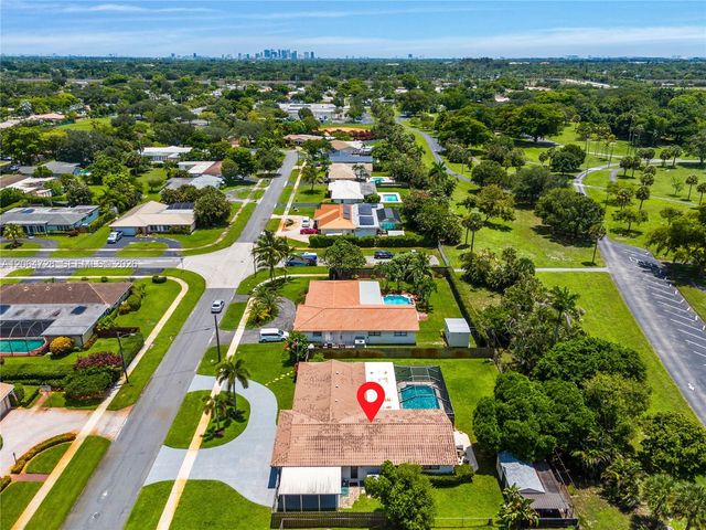 5680 SW 9th St, Plantation, FL 33317