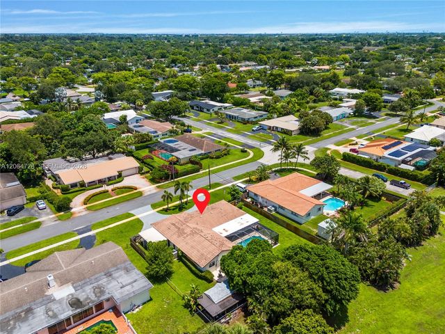 5680 SW 9th St, Plantation, FL 33317