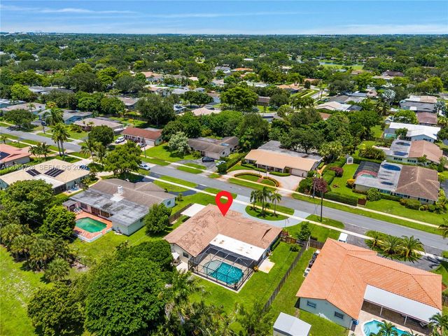 5680 SW 9th St, Plantation, FL 33317