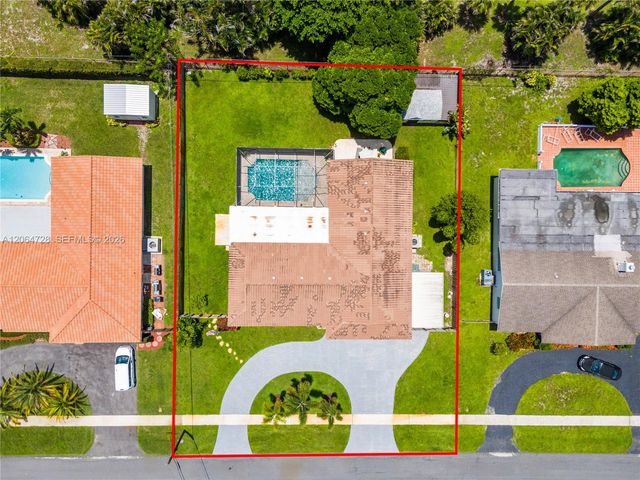 5680 SW 9th St, Plantation, FL 33317