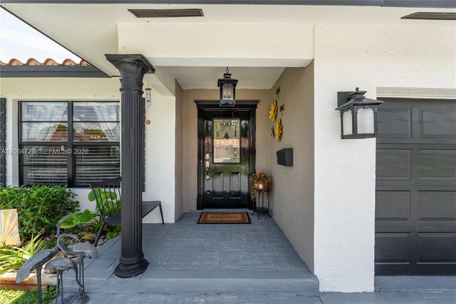 5680 SW 9th St, Plantation, FL 33317