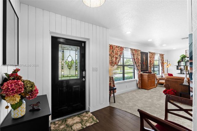 5680 SW 9th St, Plantation, FL 33317
