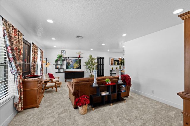 5680 SW 9th St, Plantation, FL 33317