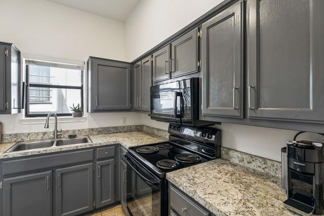1404 Norwalk LN 204, Austin, TX 78703