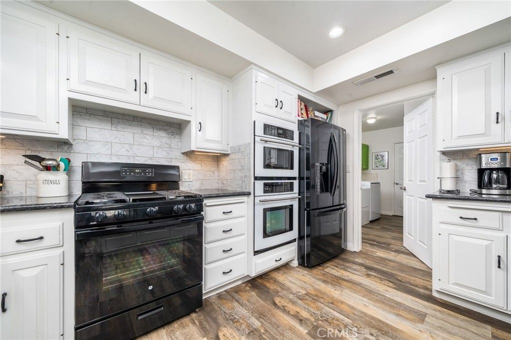 Image 11 of property listing at 897 Ottawa Drive, Claremont, CA 91711