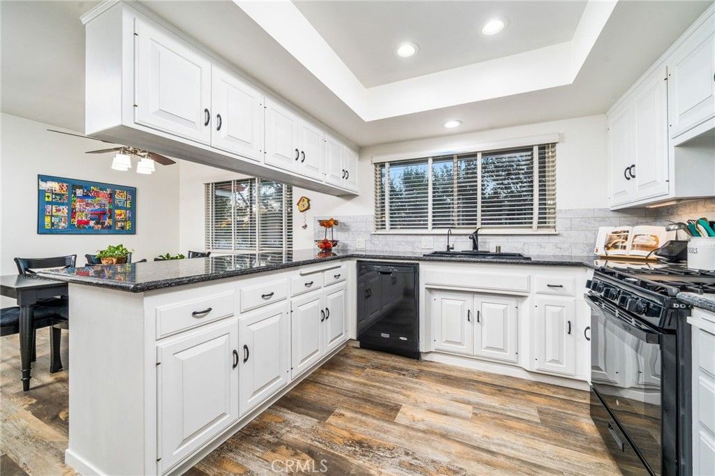 Image 12 of property listing at 897 Ottawa Drive, Claremont, CA 91711