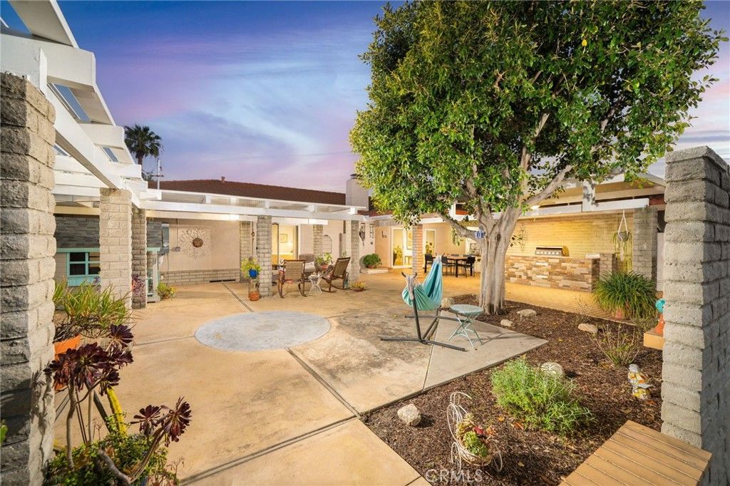 Image 25 of property listing at 897 Ottawa Drive, Claremont, CA 91711