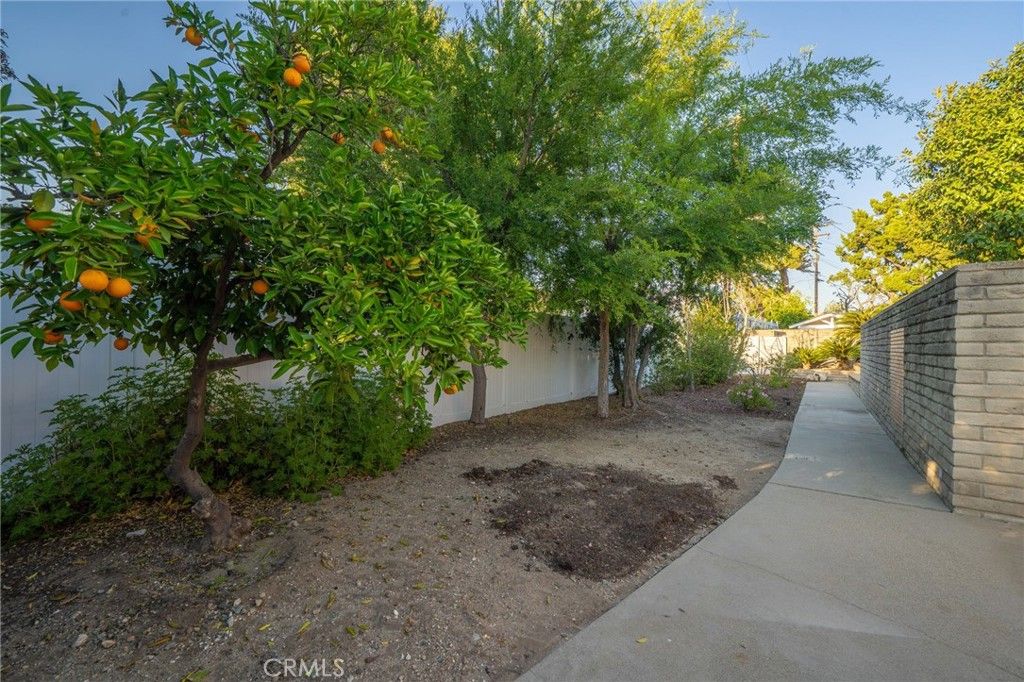 Image 34 of property listing at 897 Ottawa Drive, Claremont, CA 91711