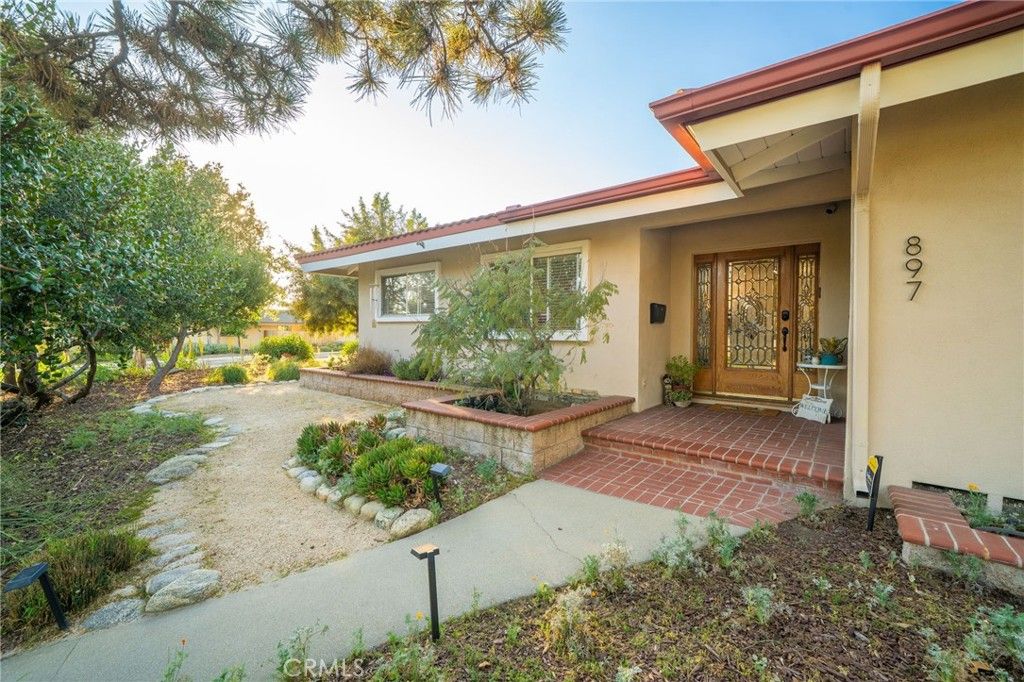 Image 4 of property listing at 897 Ottawa Drive, Claremont, CA 91711