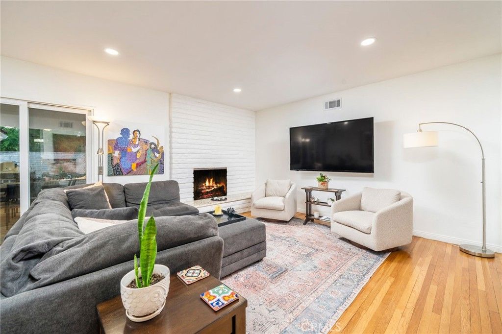 Image 9 of property listing at 897 Ottawa Drive, Claremont, CA 91711