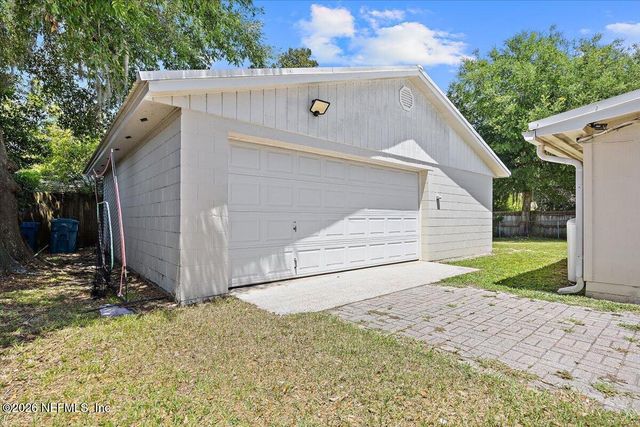 11214 EMUNESS Road, Jacksonville, FL 32218