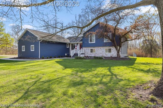 543 Woodland Drive, South Lyon, MI 48178