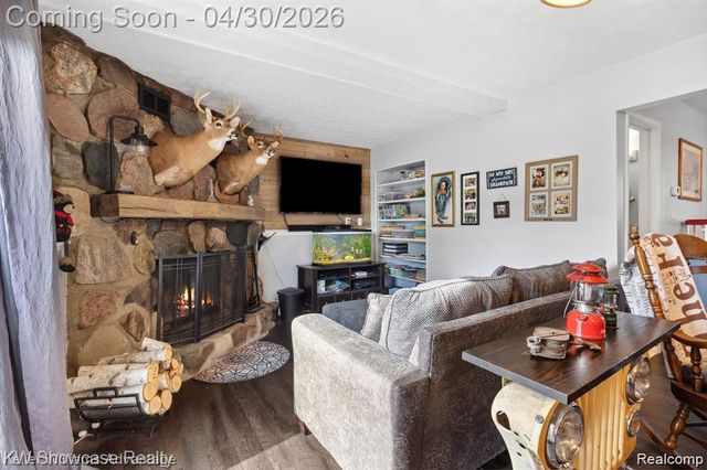 543 Woodland Drive, South Lyon, MI 48178