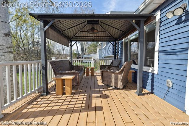 543 Woodland Drive, South Lyon, MI 48178