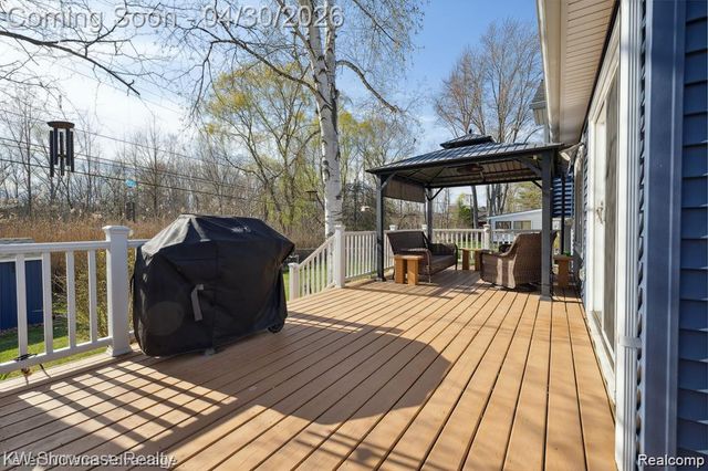 543 Woodland Drive, South Lyon, MI 48178