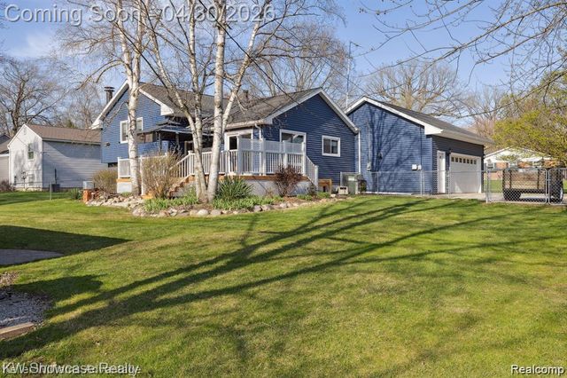 543 Woodland Drive, South Lyon, MI 48178