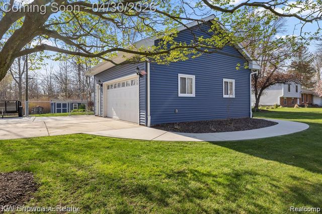 543 Woodland Drive, South Lyon, MI 48178
