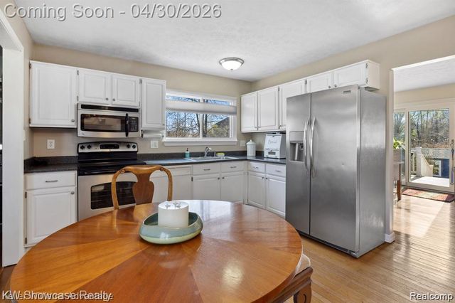 543 Woodland Drive, South Lyon, MI 48178