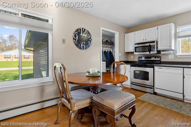 543 Woodland Drive, South Lyon, MI 48178