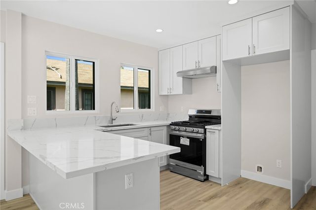 417 Riverdale Drive 415, Glendale, CA 91204