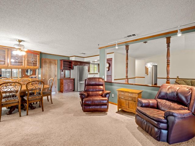 323 N Villa Avenue, Fresno, CA 93727