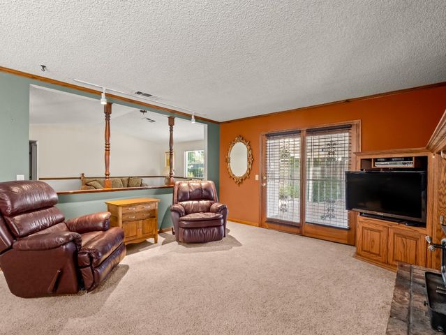 323 N Villa Avenue, Fresno, CA 93727