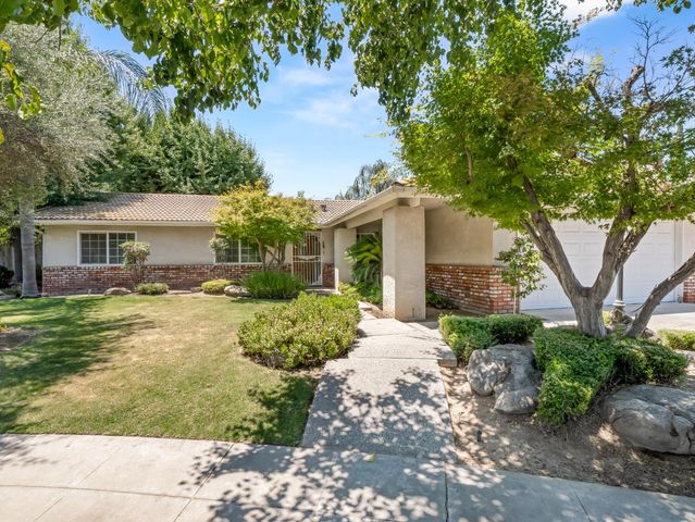 323 N Villa Avenue, Fresno, CA 93727