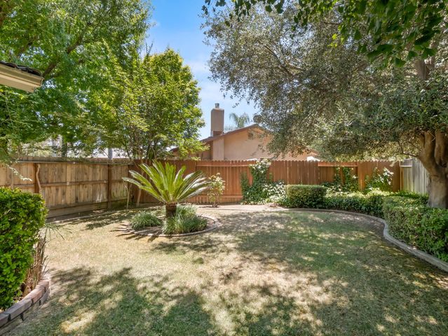 323 N Villa Avenue, Fresno, CA 93727