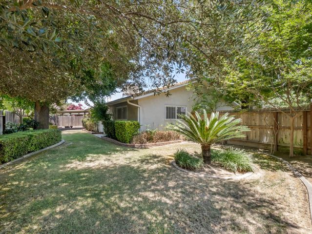 323 N Villa Avenue, Fresno, CA 93727