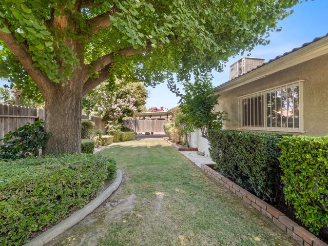 323 N Villa Avenue, Fresno, CA 93727
