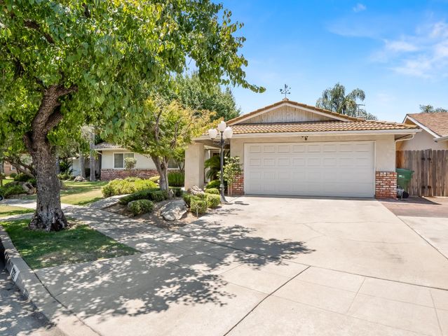 323 N Villa Avenue, Fresno, CA 93727