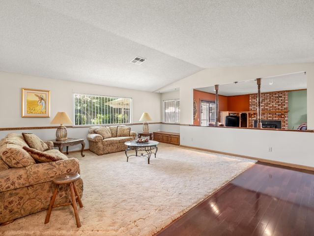 323 N Villa Avenue, Fresno, CA 93727
