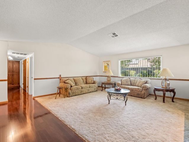 323 N Villa Avenue, Fresno, CA 93727